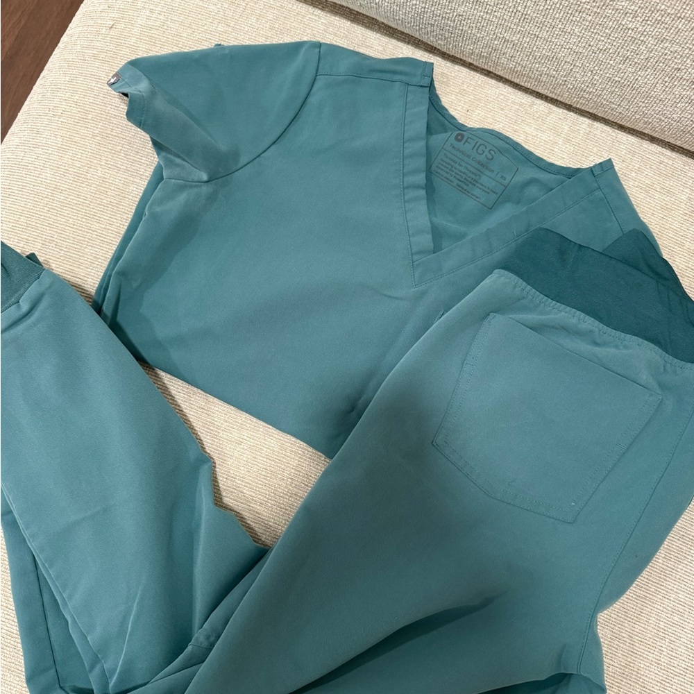 XS Figs Teal Jogger scrub set - Picture 6 of 8